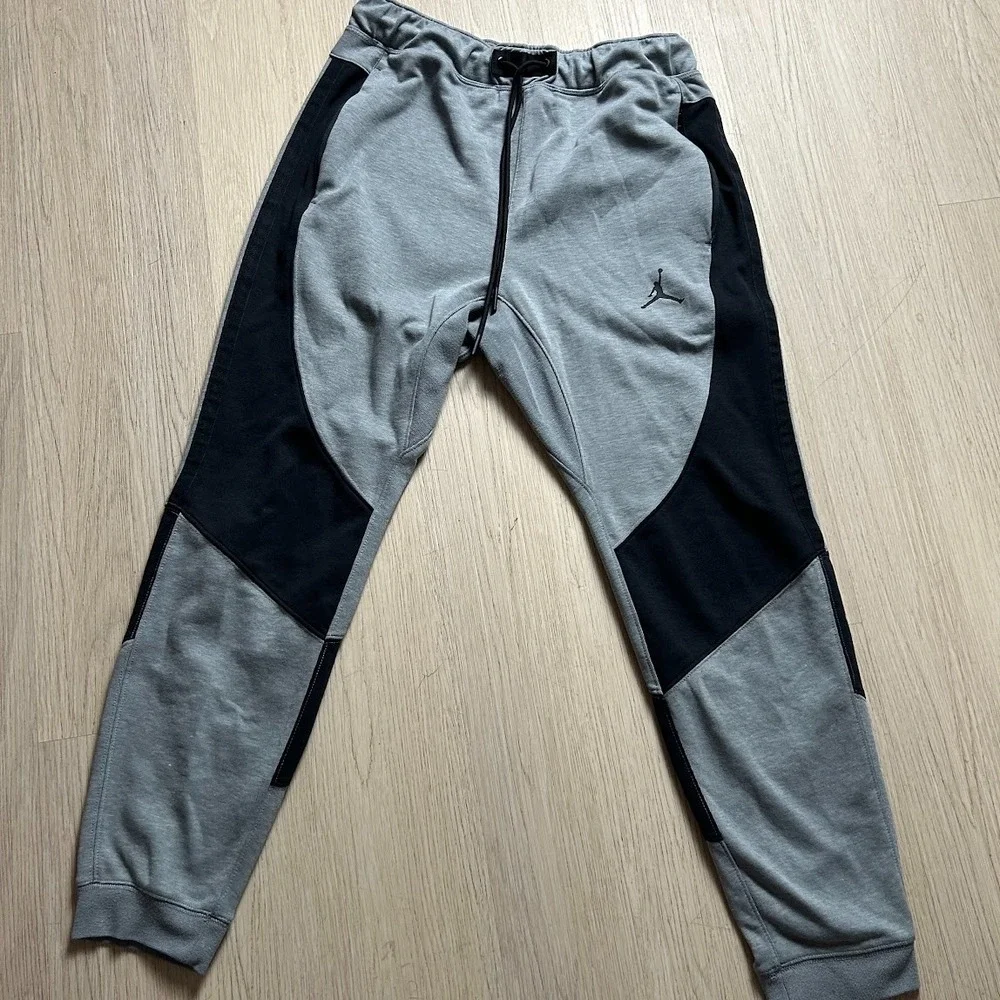 Jordan Men's Grey & Black Slim Fit Tech Fleece Joggers Sweatpants Size M